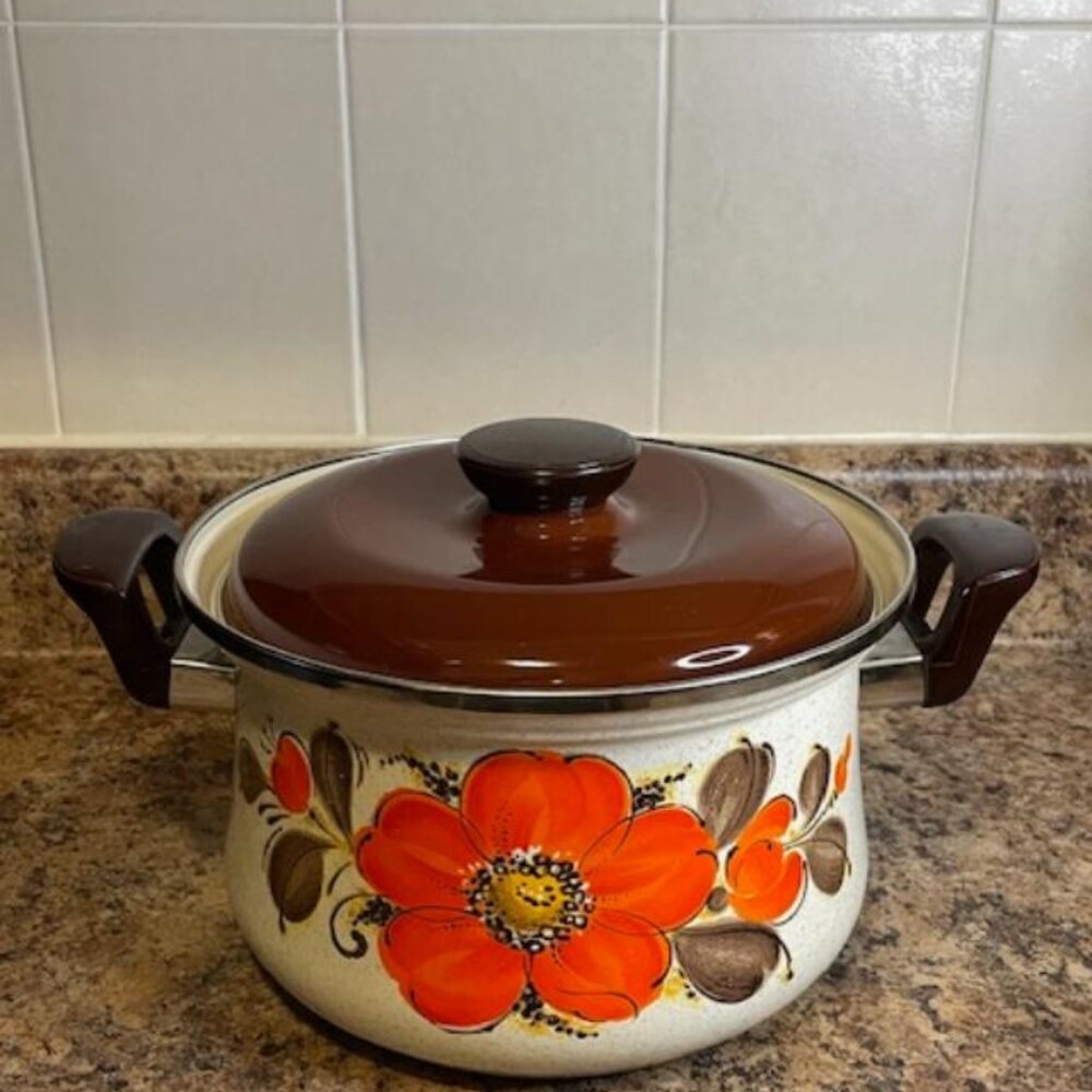 Japanese enamelled Sanko pot with heavy bottom – 4 quarts